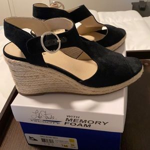 Life Stride velocity black wedge sandals